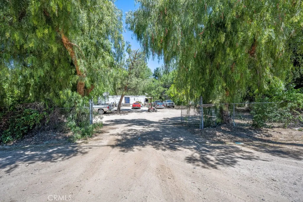 enterance to lot where mobile homes are