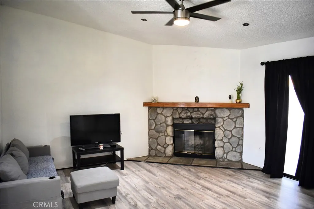 813 Yorkshire Lane, San Jacinto, California 92583 home-pic-5