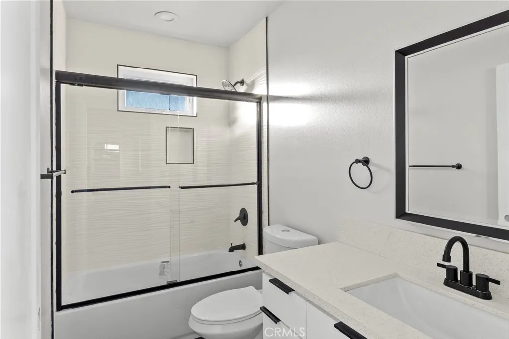 1726 Menlo Avenue, Los Angeles, California 90006 home-pic-27