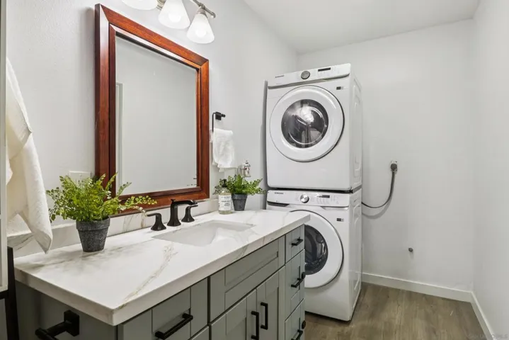 10220 Princess Sarit Way, Santee, California 92071
