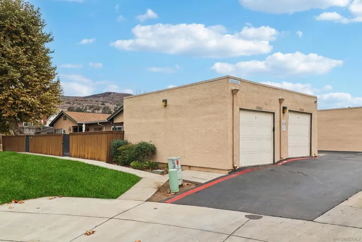 10220 Princess Sarit Way, Santee, California 92071