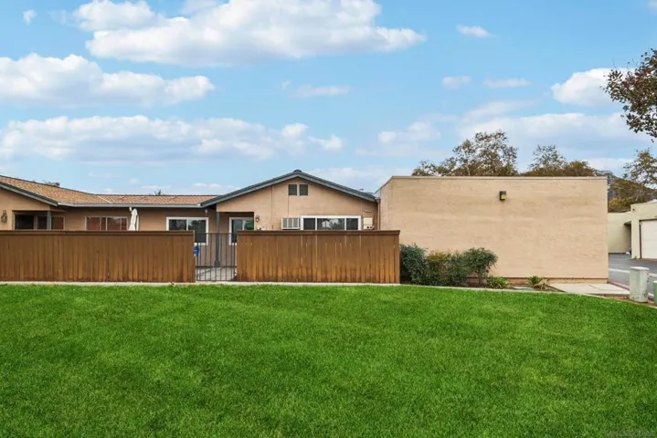 10220 Princess Sarit Way, Santee, California 92071