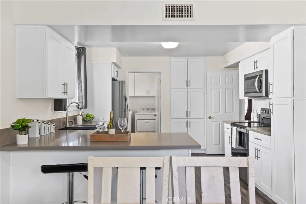 451 Margo, Long Beach, California 90803 home-pic-15