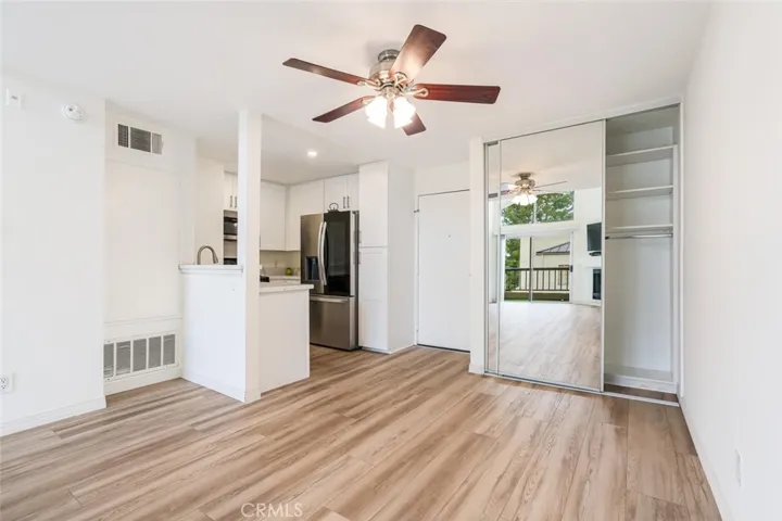 5540 Owensmouth Avenue 302, Woodland Hills, California 91367
