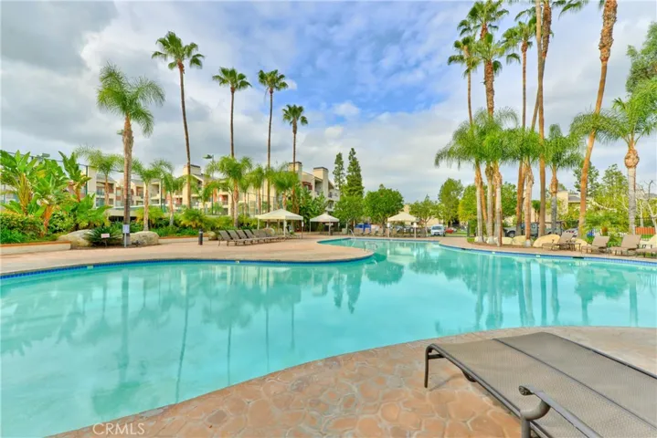 5540 Owensmouth Avenue 302, Woodland Hills, California 91367