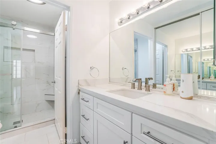 5540 Owensmouth Avenue 302, Woodland Hills, California 91367