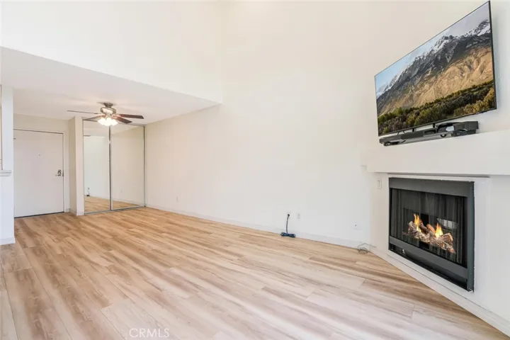 5540 Owensmouth Avenue 302, Woodland Hills, California 91367