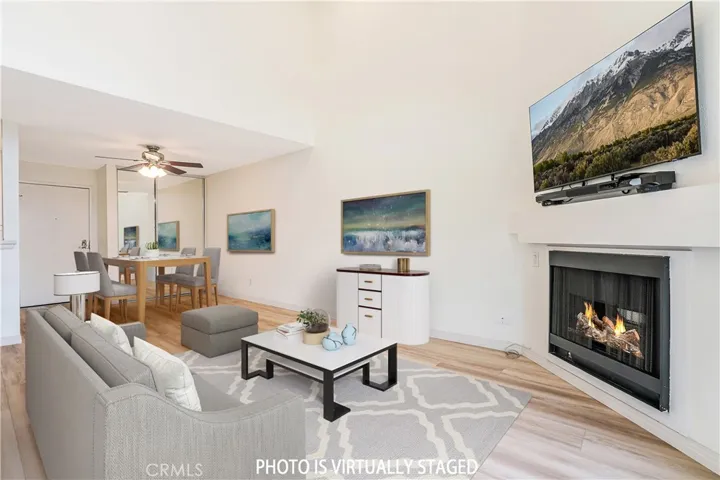 5540 Owensmouth Avenue 302, Woodland Hills, California 91367