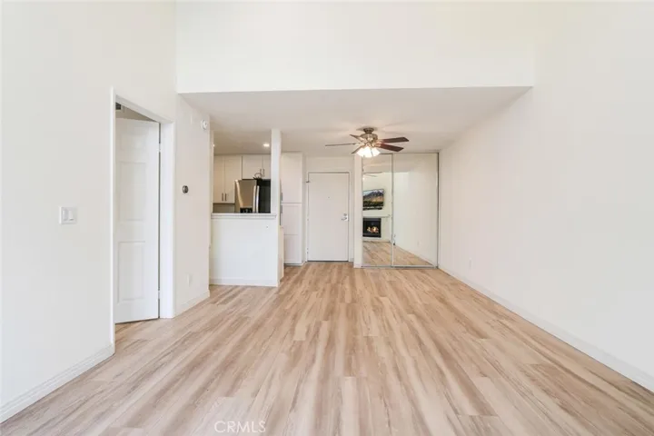 5540 Owensmouth Avenue 302, Woodland Hills, California 91367