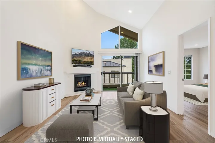 5540 Owensmouth Avenue 302, Woodland Hills, California 91367