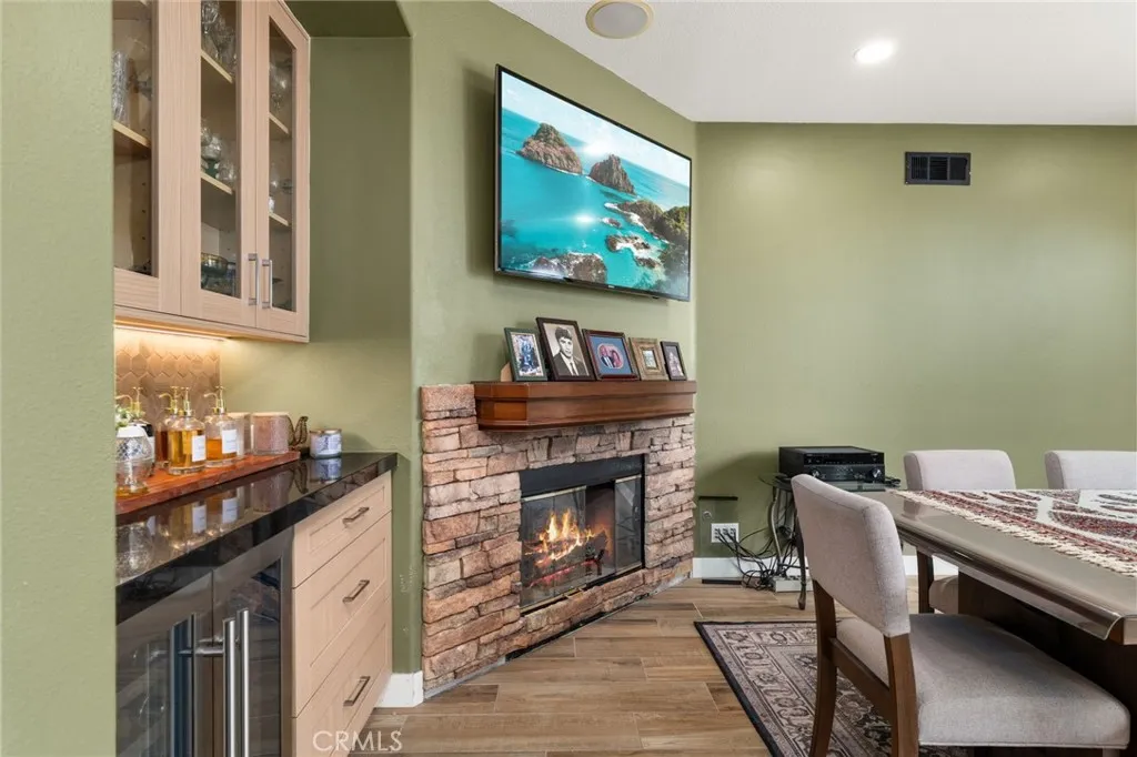 1395 Pinewood Dr, Corona, California 92881 home-pic-13