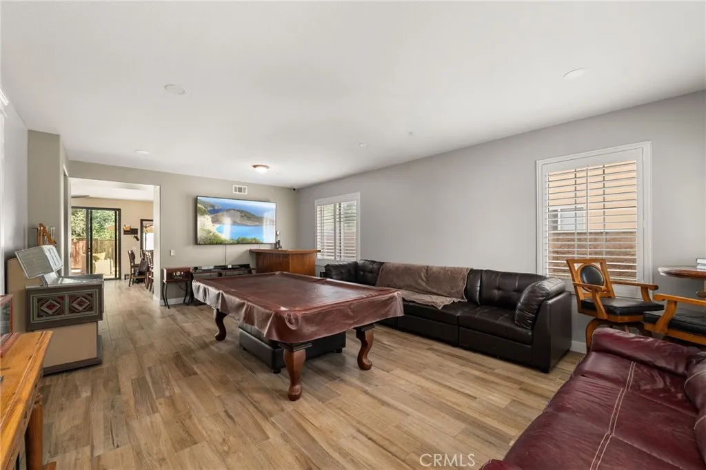 1395 Pinewood Dr, Corona, California 92881 home-pic-15