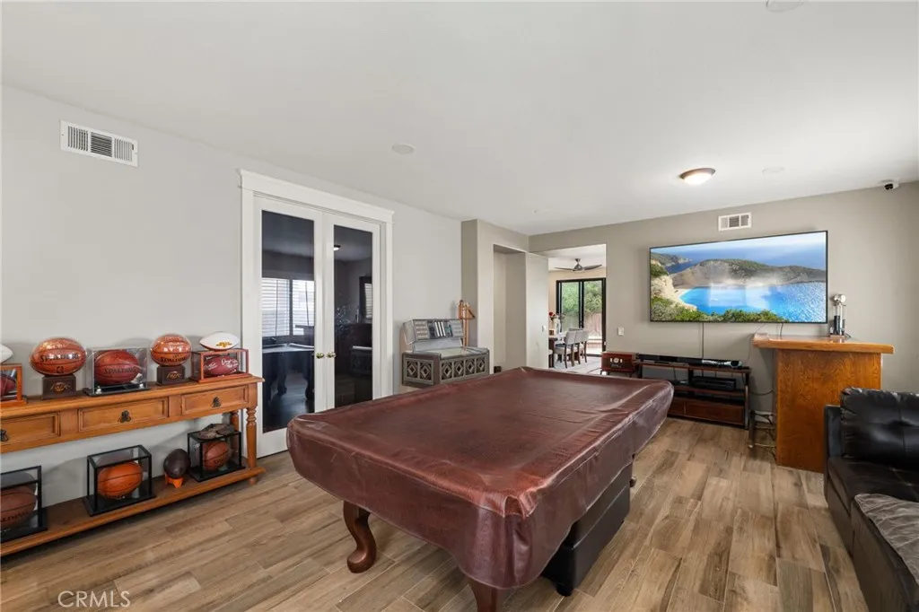 1395 Pinewood Dr, Corona, California 92881 home-pic-17