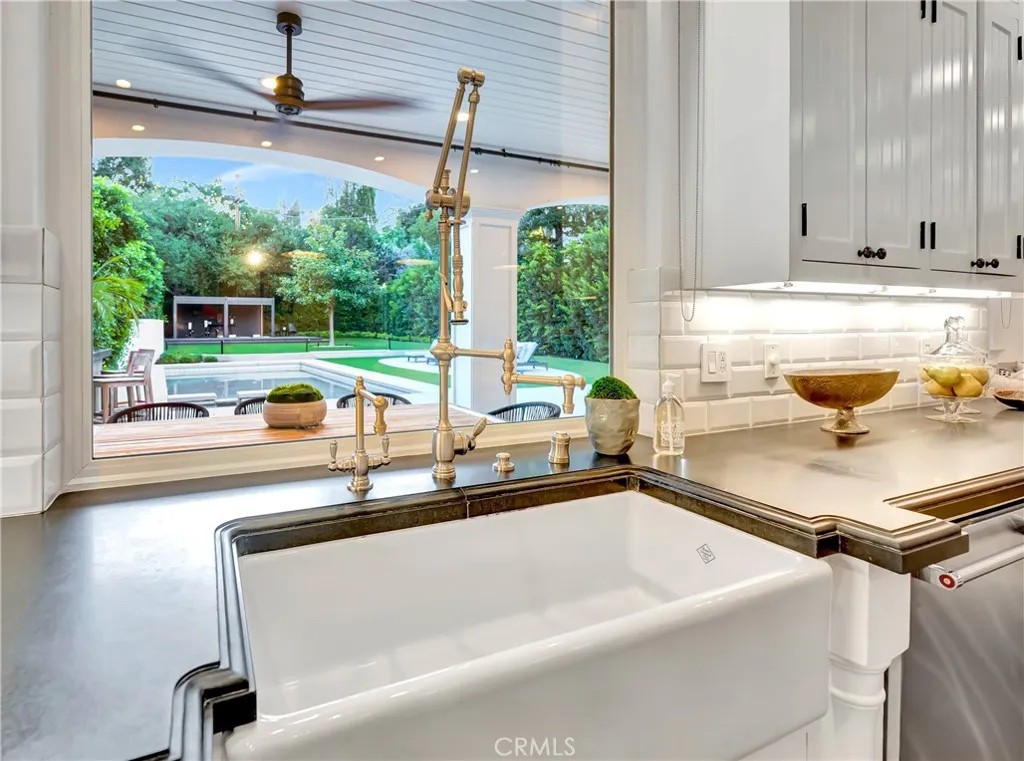4821 Oak Park, Encino, California 91316 home-pic-16