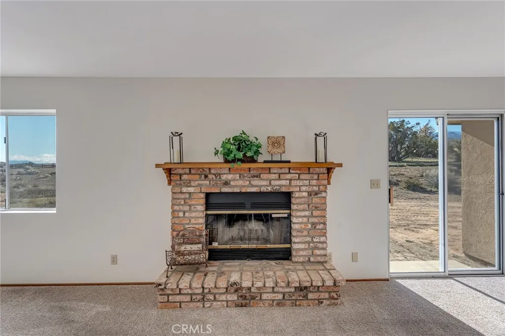 8325 Johnson Road, Phelan, California 92371 home-pic-18