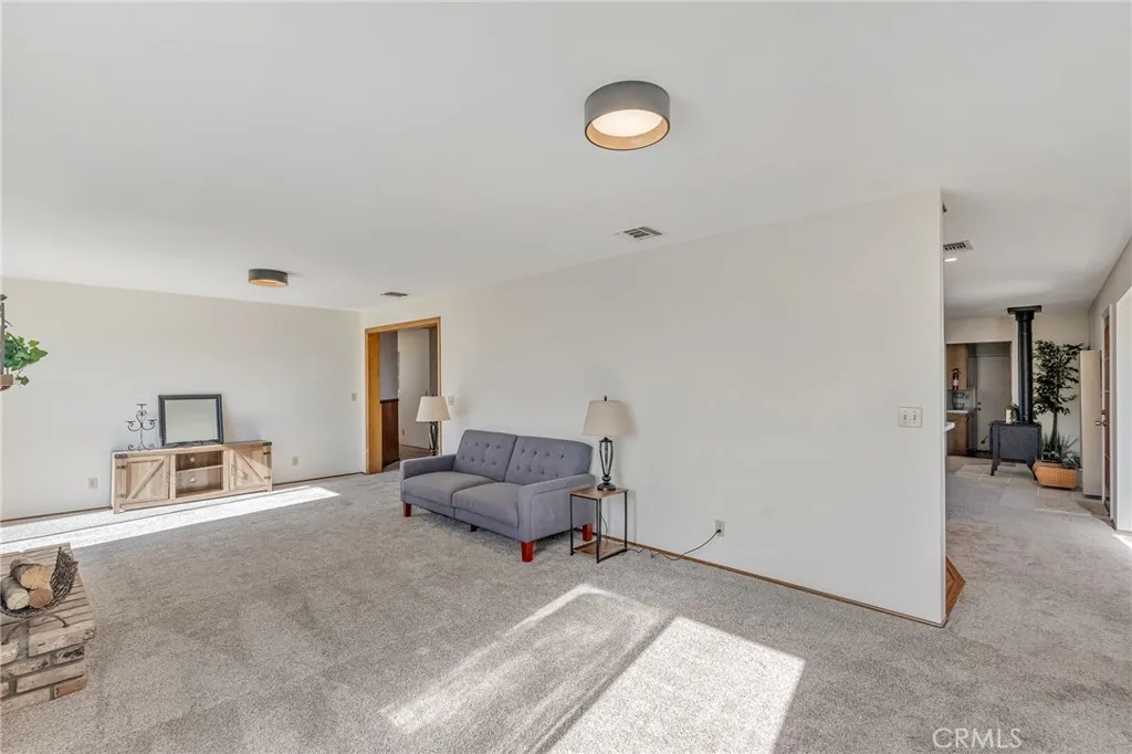 8325 Johnson Road, Phelan, California 92371 home-pic-21