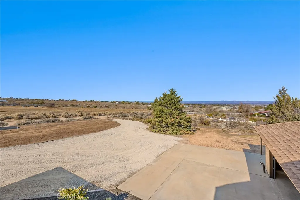 8325 Johnson Road, Phelan, California 92371 home-pic-40