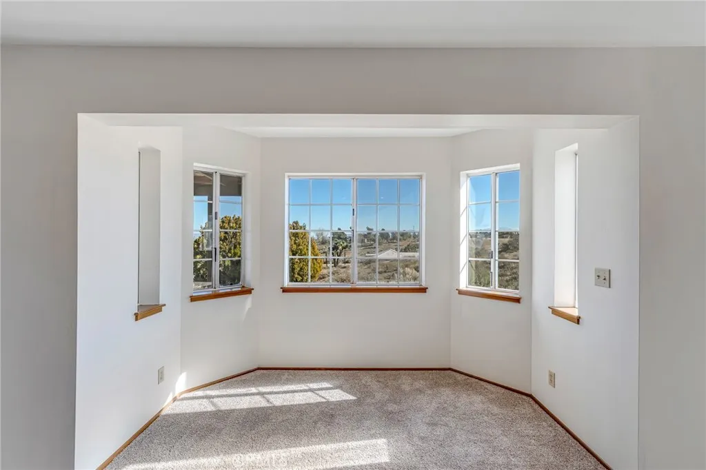 8325 Johnson Road, Phelan, California 92371 home-pic-17