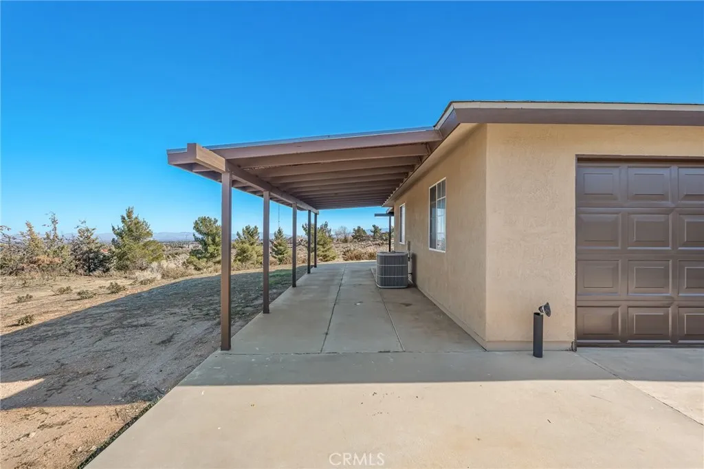 8325 Johnson Road, Phelan, California 92371 home-pic-46
