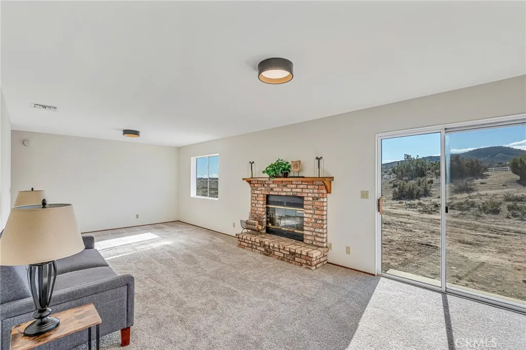 8325 Johnson Road, Phelan, California 92371 home-pic-19