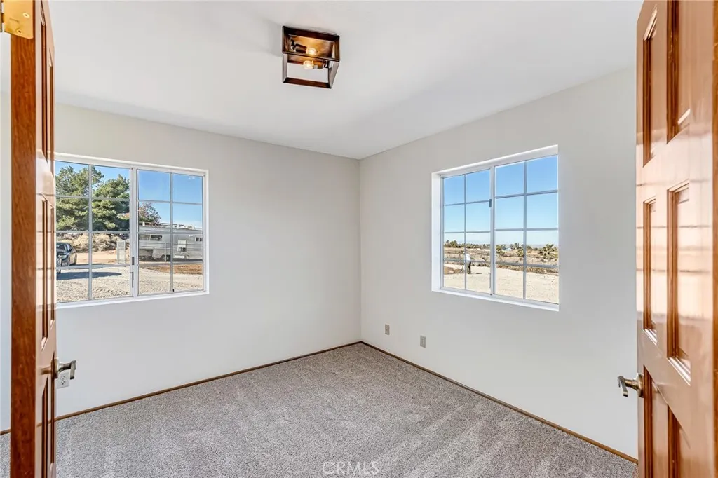 8325 Johnson Road, Phelan, California 92371 home-pic-31