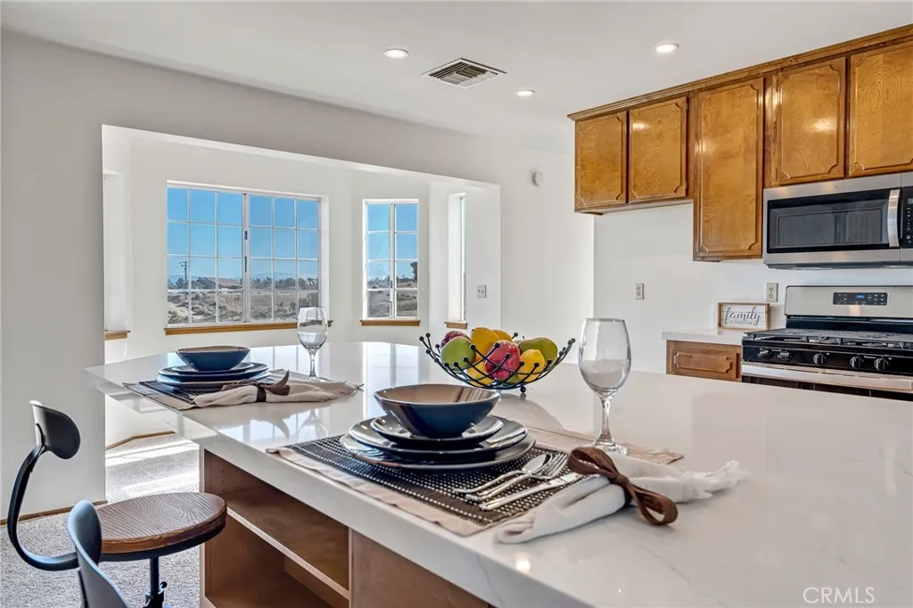 8325 Johnson Road, Phelan, California 92371 home-pic-12