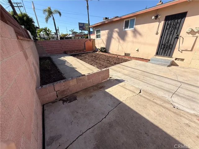 Back Unit Private Patio/Yard