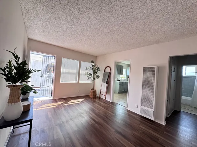Back Unit Living Room