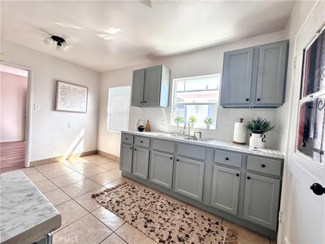 Back Unit Kitchen and Dining Nook