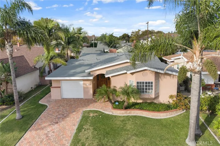 6809 E El Progreso complete with a new roof and garage door