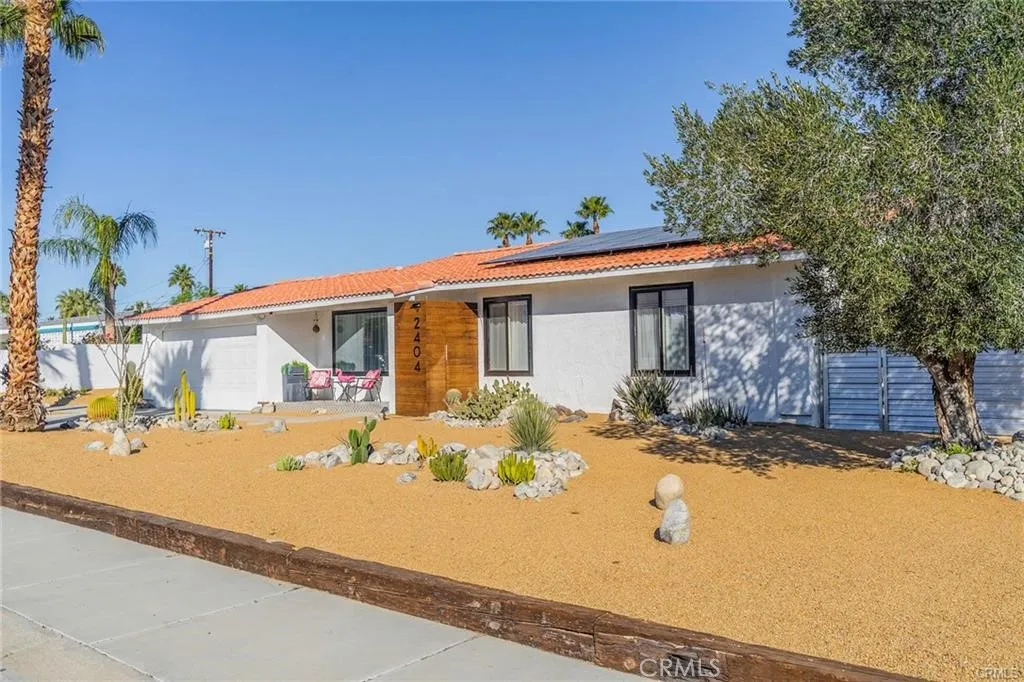 2404 E Bellamy, Palm Springs, California 92262 home-pic-1