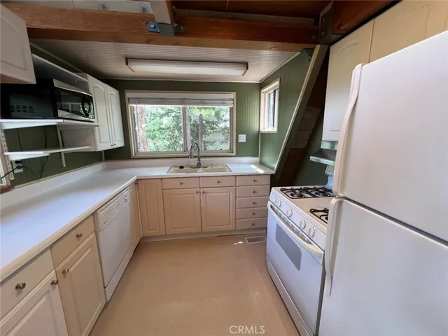 Main unit (A-frame) kitchen