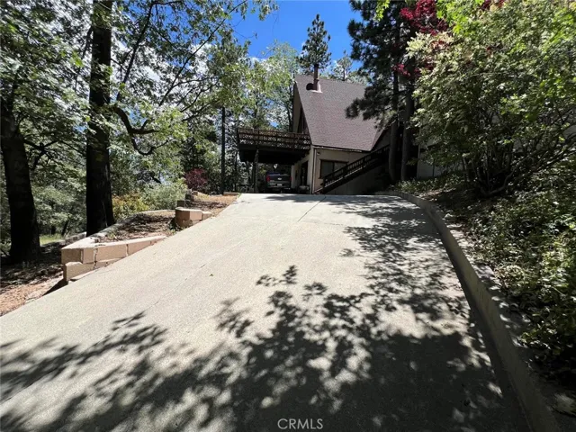 Spacious driveway at the back