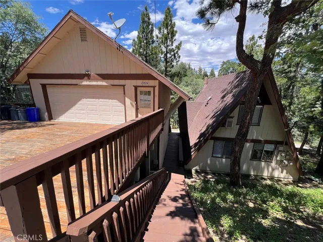 Detached garage adjacent to the A-frame