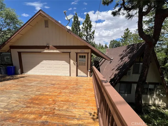 Spacious deck can accommodate 3-4 cars
