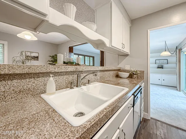 cKitchen and Dining9