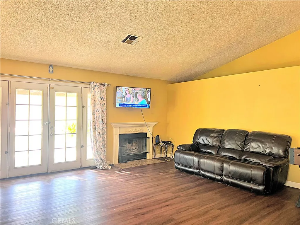 4544 Sungate Drive N, Palmdale, California 93551 home-pic-31