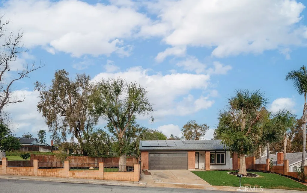 2430 Mesquite, Corona, California 92882 home-pic-1