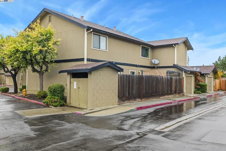 801 Nash Rd G4, Hollister, California 95023