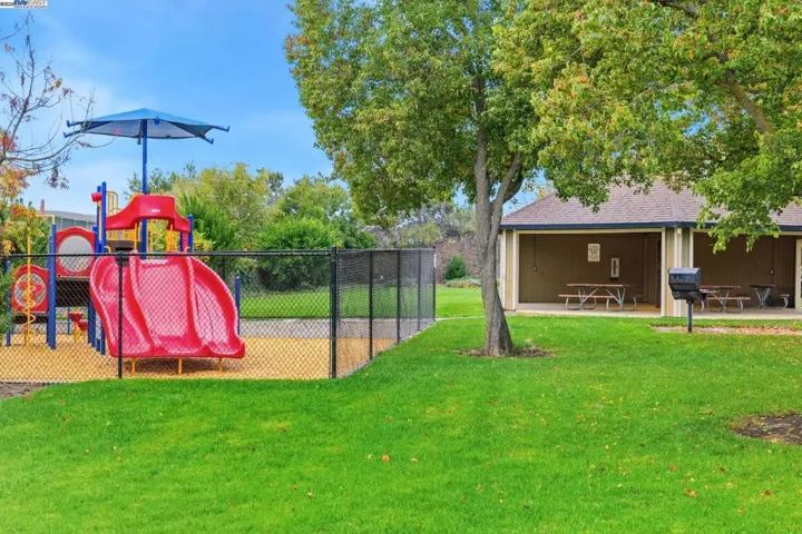 801 Nash Rd G4, Hollister, California 95023