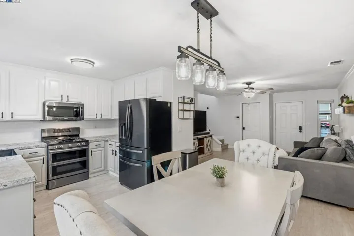 801 Nash Rd G4, Hollister, California 95023