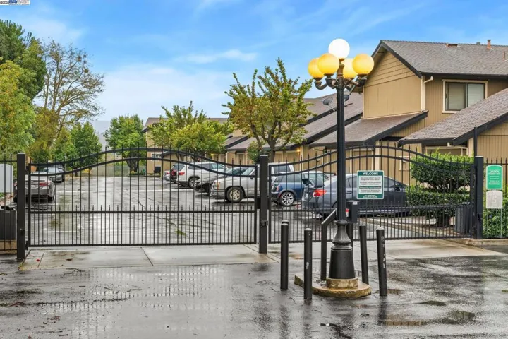 801 Nash Rd G4, Hollister, California 95023