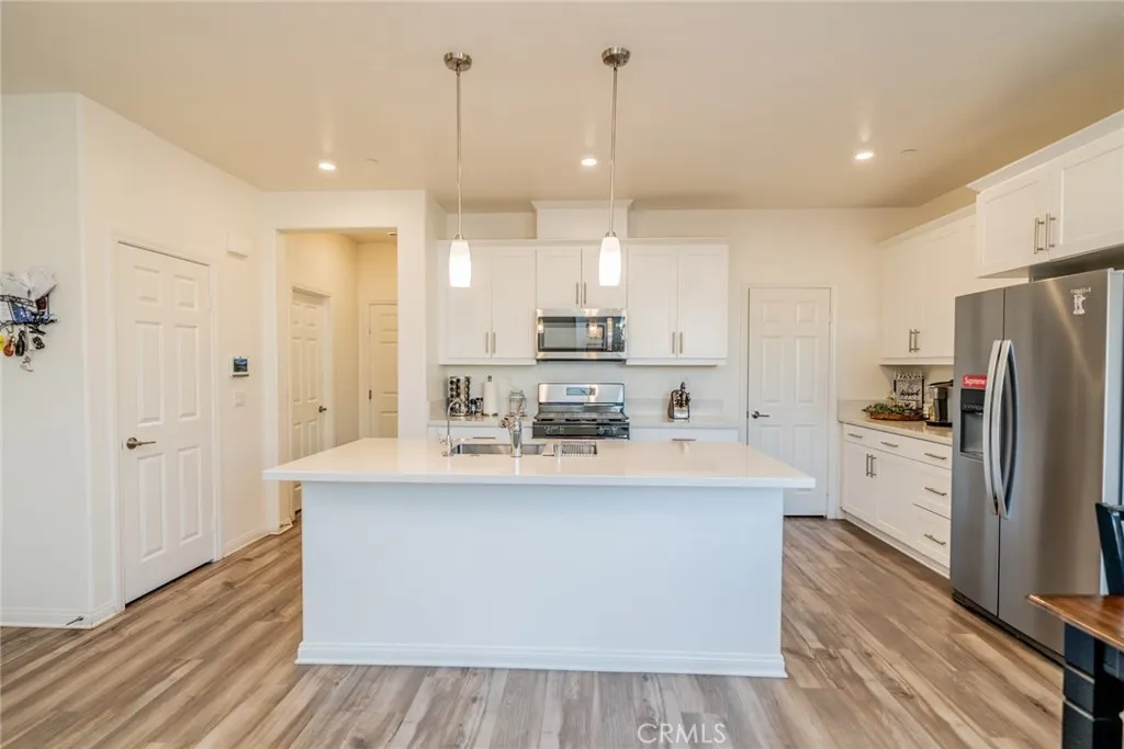 214 Bonita Lane, Rialto, California 92376 home-pic-10