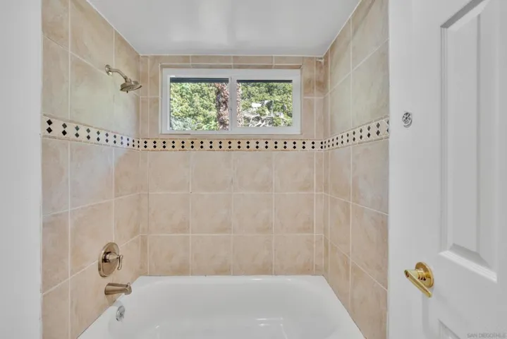 12673 Jackson Hill Dr, El Cajon, California 92021