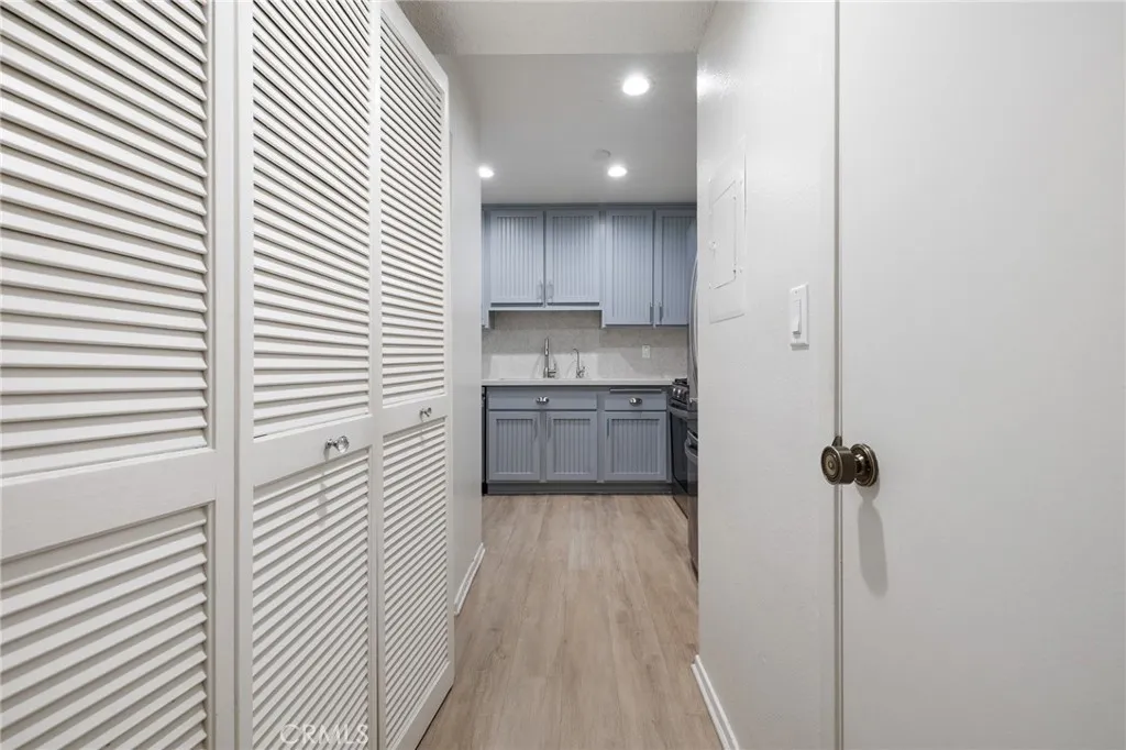27114 Hidaway Avenue 3, Santa Clarita, California 91351 home-pic-7