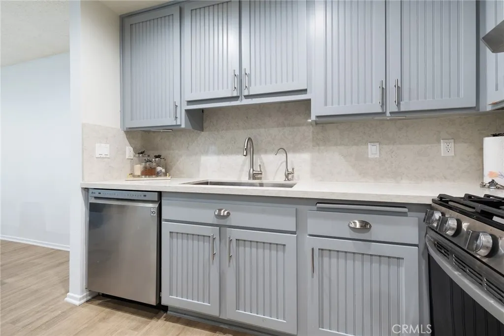 27114 Hidaway Avenue 3, Santa Clarita, California 91351 home-pic-8