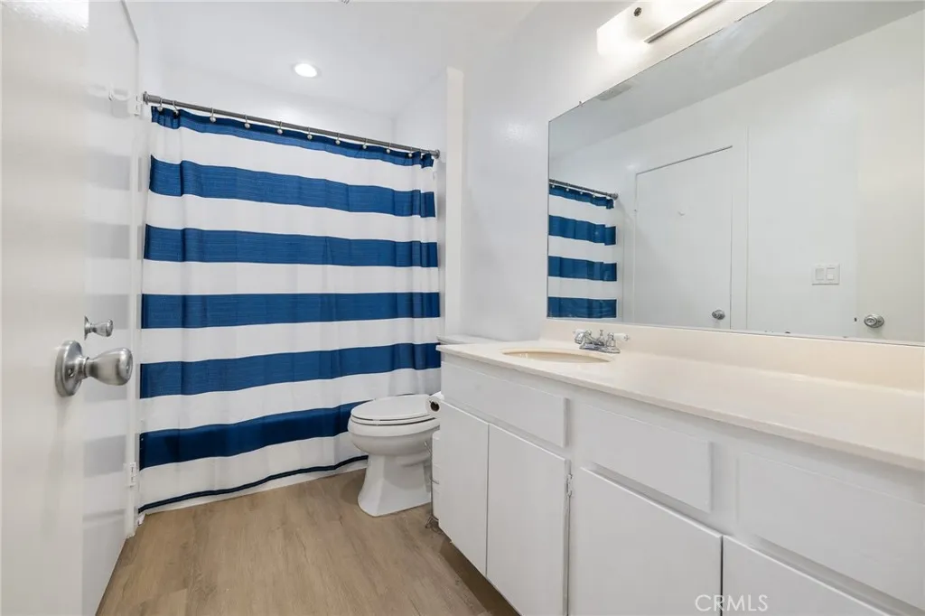 27114 Hidaway Avenue 3, Santa Clarita, California 91351 home-pic-17
