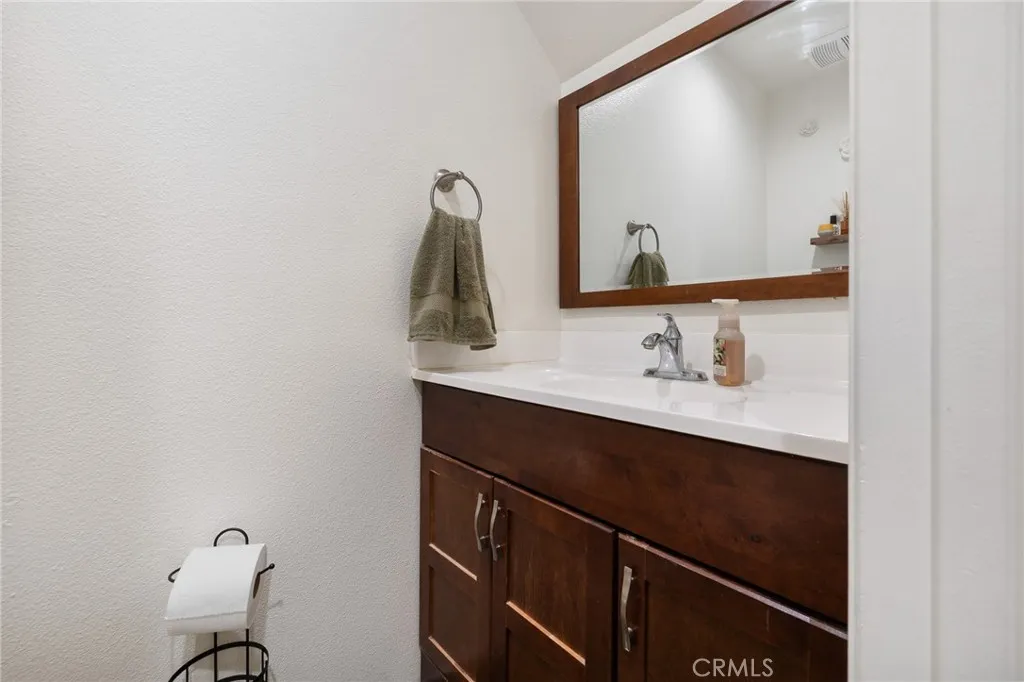 27114 Hidaway Avenue 3, Santa Clarita, California 91351 home-pic-11