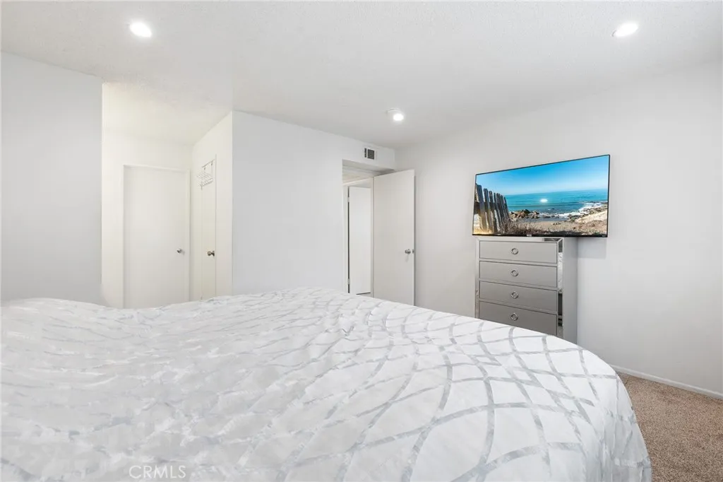 27114 Hidaway Avenue 3, Santa Clarita, California 91351 home-pic-19