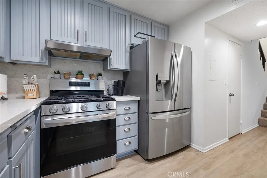 27114 Hidaway Avenue 3, Santa Clarita, California 91351 home-pic-5
